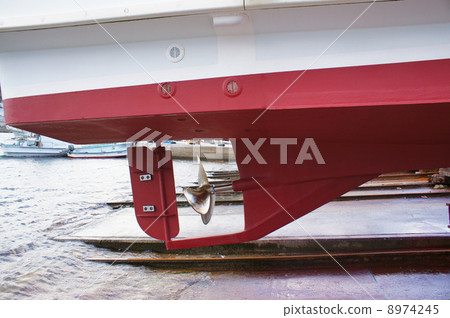 更新的漁船的船尾 8974245