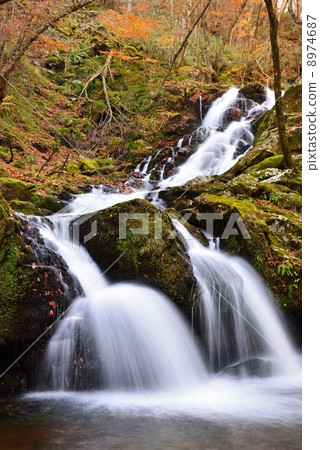 Falls of falling clouds 8974687