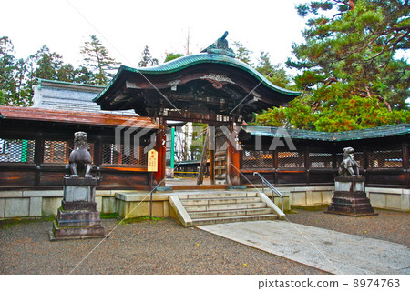 "Kamon gate" of Uesugi Shrine (inside of Yonezawa Castle / in Yonezawa-shi, Yonezawa-shi, Marunouchi) 8974763