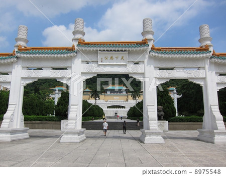 Taiwan National Palace Museum entrance gate 8975548