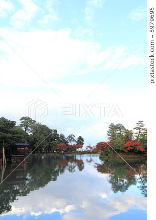 Autumn Kenrokuen (Kasumigaike) 8979695