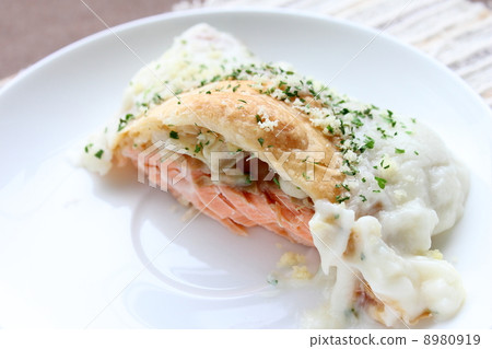 與三文魚的烤餡餅 8980919