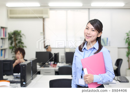 新員工帶著微笑 新員工帶著微笑 8984406