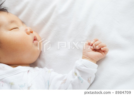 嬰兒手 8984709