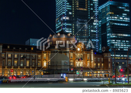 Tokyo Station of light up 8985623