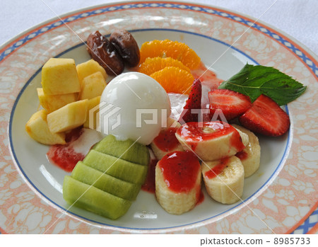 fruits with ice-cream 8985733