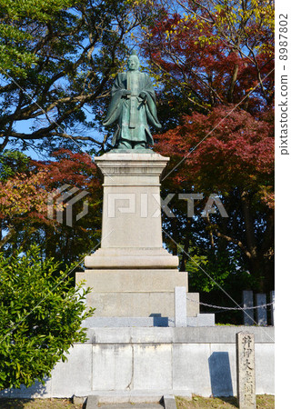 Nao Ii Imperial statue 8987802