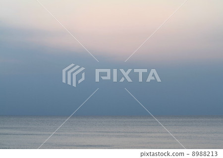 Sea and horizontal line 8988213