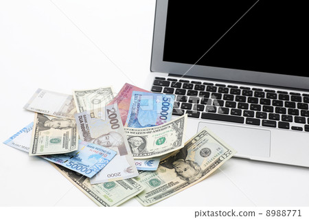 Laptop computer and overseas bill Laptop computer and overseas bill 8988771