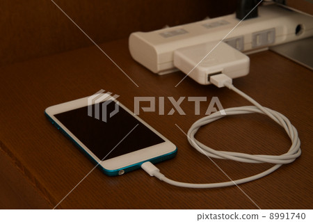 現場給智能手機充電 現場給智能手機充電 8991740