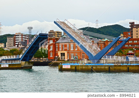 日本唯一的行人專用橋“Blue Wing Moji”(福岡縣北九州市Hamamachi) 日本唯一的行人專用橋“Blue Wing Moji”(福岡縣北九州市Hamamachi) 8994021