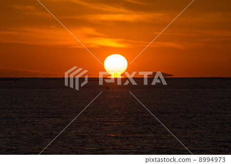 Daruma sunset (part 2) Daruma sunset (part 2) 8994973