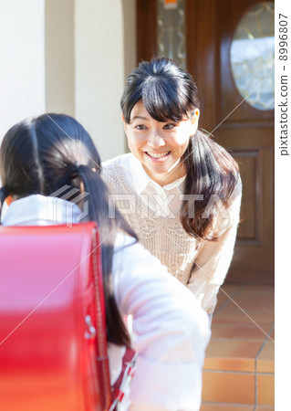 小學生和媽媽們 8996807