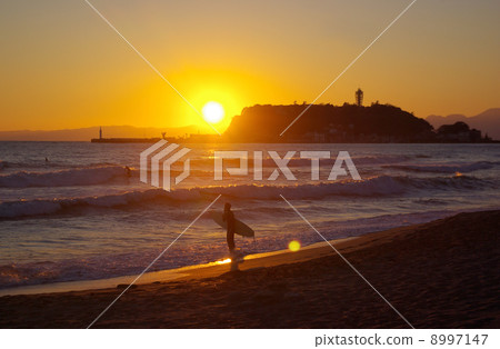 從七里濱看江之島的鎌倉日落 8997147