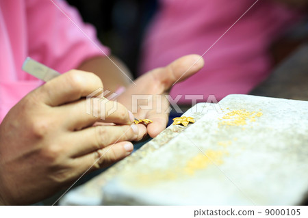 Goldsmith working Goldsmith working 9000105