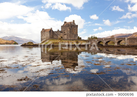 Eilean Donan Castle, Highland Scotland 9000696