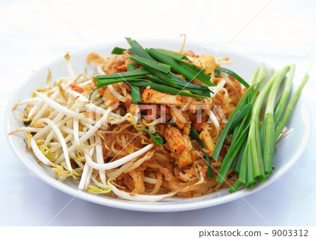 Thailand's national dishes, stir-fried rice noodles (Pad Thai) Thailand's national dishes, stir-fried rice noodles (Pad Thai) 9003312
