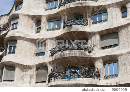 Casa Mila 9004039