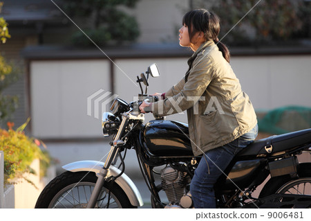 Female rider 9006481