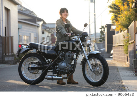 Female rider 9006488