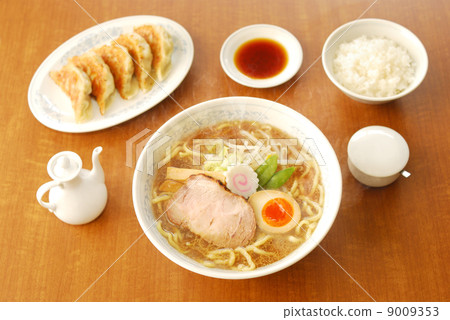 豬骨醬油拉麵 9009353