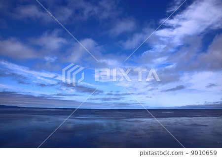 The blue ocean 9010659