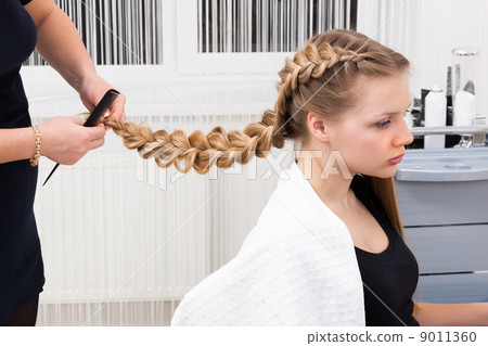 weave braid girl 9011360