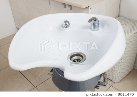 white sink 9011470