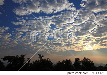 beautifil sunrise with cloudscape beautifil sunrise with cloudscape 9013475