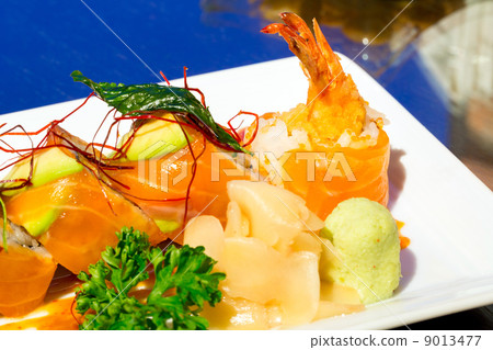 Salmon Roll with Shrimps Salmon Roll with Shrimps 9013477