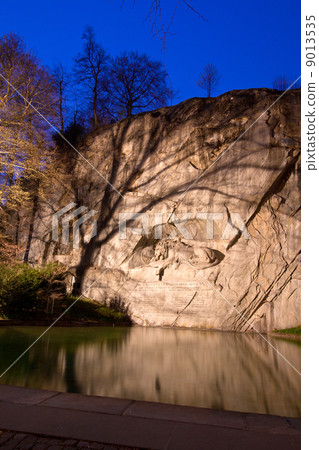 dying lion monument in Lucern Switzerland twilight, vertical 9013535