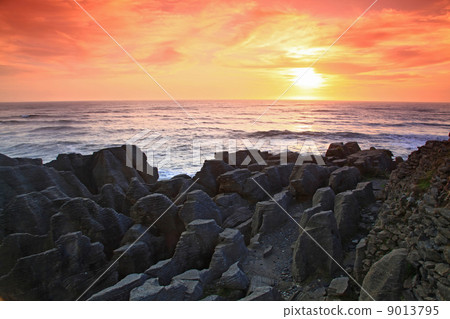 sunset at Pancake grand canyon rock at west coast beach New Zea 9013795