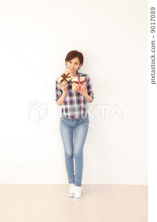 A woman with plenty of gifts 9017089