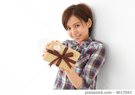 A woman giving a gift 9017091