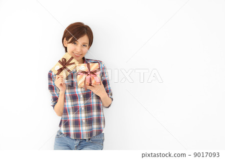 A woman with plenty of gifts 9017093