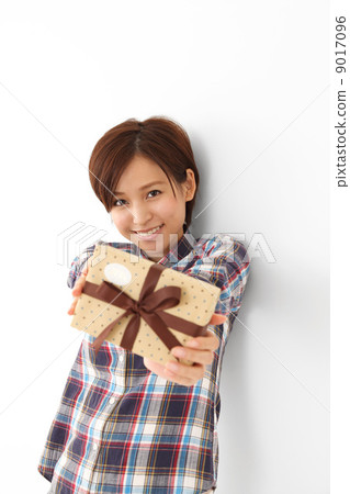 A woman giving a gift 9017096