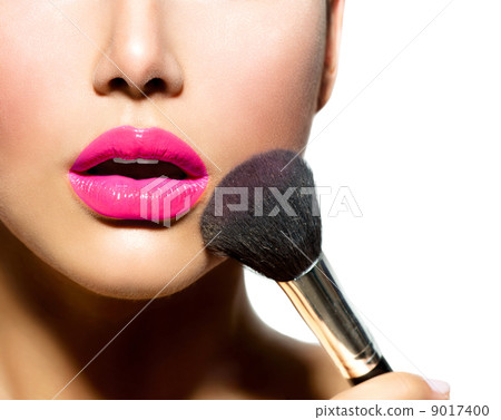 Make-up Applying closeup. Cosmetic Powder Brush for Make up 9017400