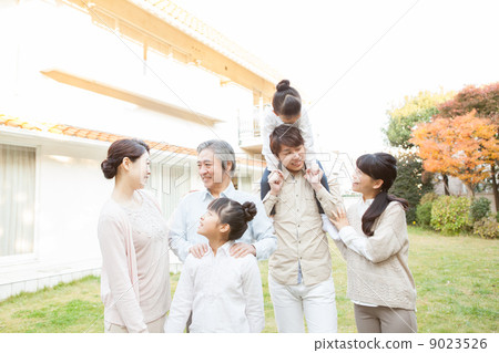Three generation family Three generation family 9023526