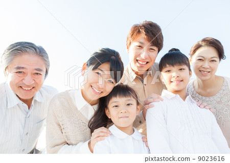 Three generations family 9023616