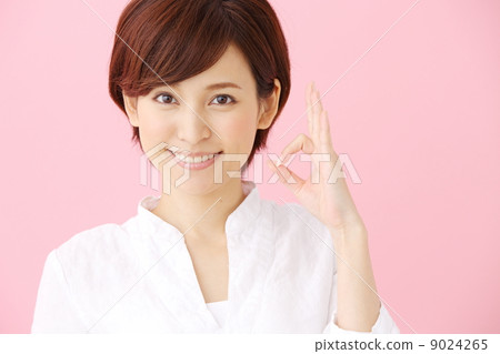 Women (Pink Back) Women (Pink Back) 9024265