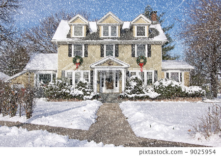 Majestic Newly Constructed Home 9025954