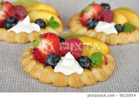 tarts with fruits tarts with fruits 9028954