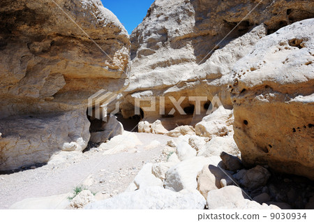 White stones of Makhtesh Ramon 9030934