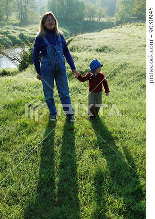Mother and daughter 9030945