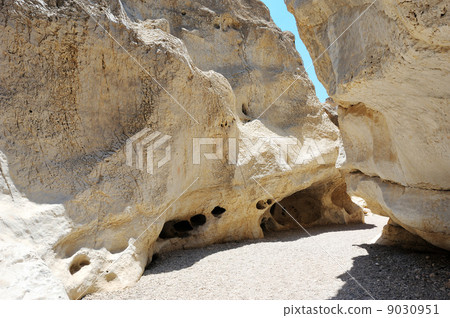 White stones of Makhtesh Ramon 9030951