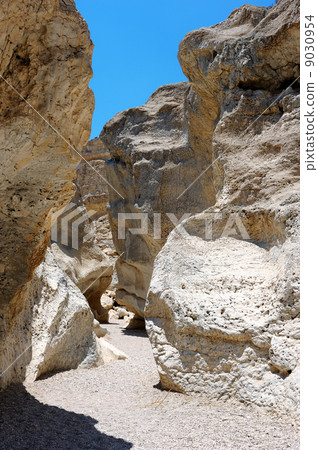 White stones of Makhtesh Ramon 9030954