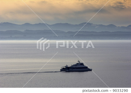 lake, sea 9033290