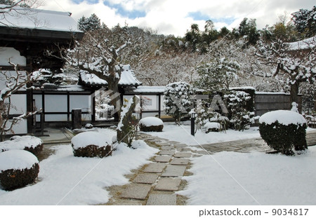 Snow make-up scenery of Kyoto Ichijoji Temple 9034817