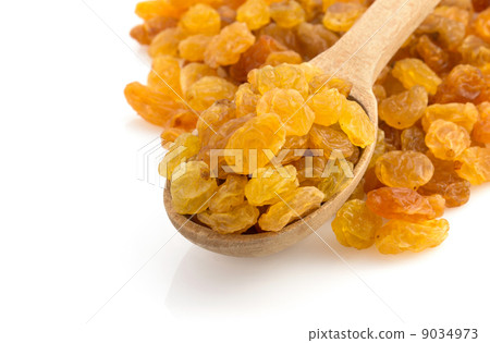 raisins in spoon on white 9034973