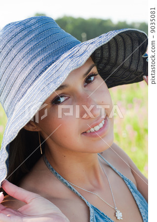 Smiling young woman in hat 9035081